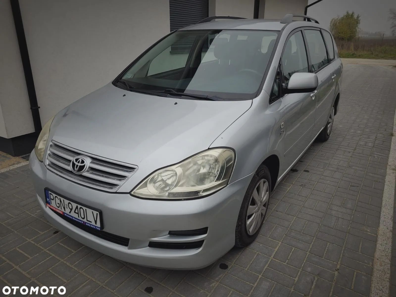 Toyota Avensis Verso 2.0 D-4D - 1