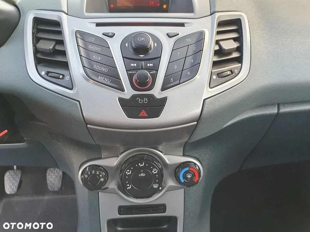 Ford Fiesta 1.25 Ambiente - 24