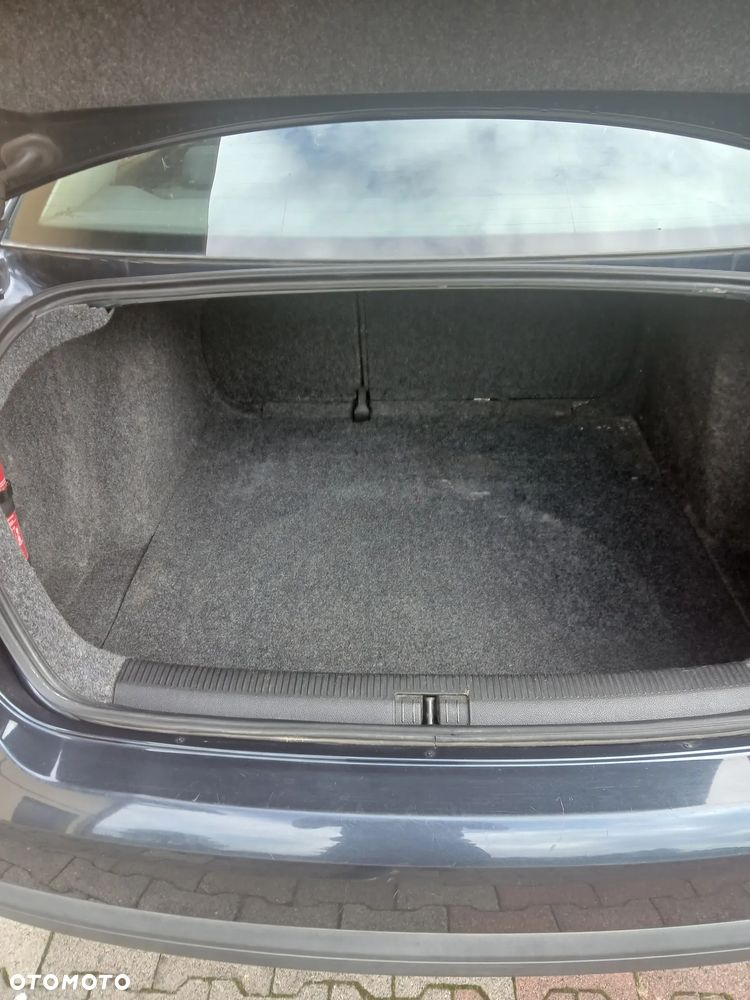 Volkswagen Jetta - 12