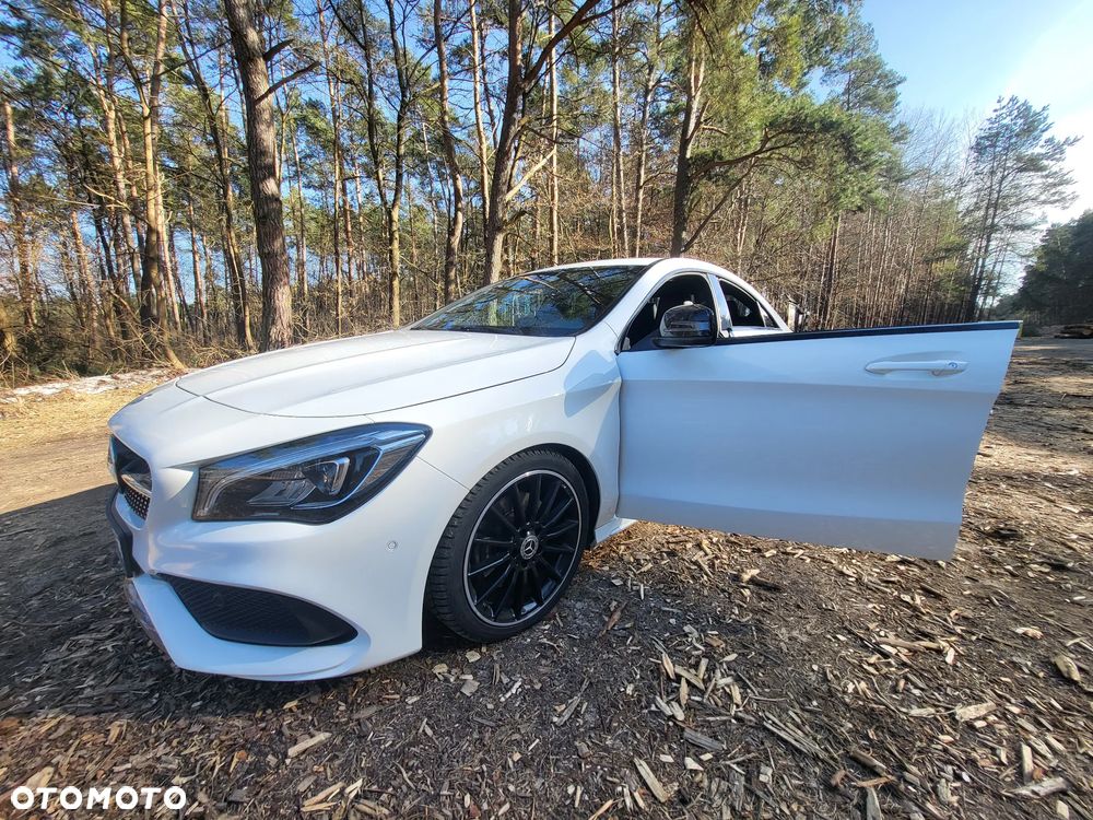 Mercedes-Benz CLA 220 4-Matic AMG Line - 11