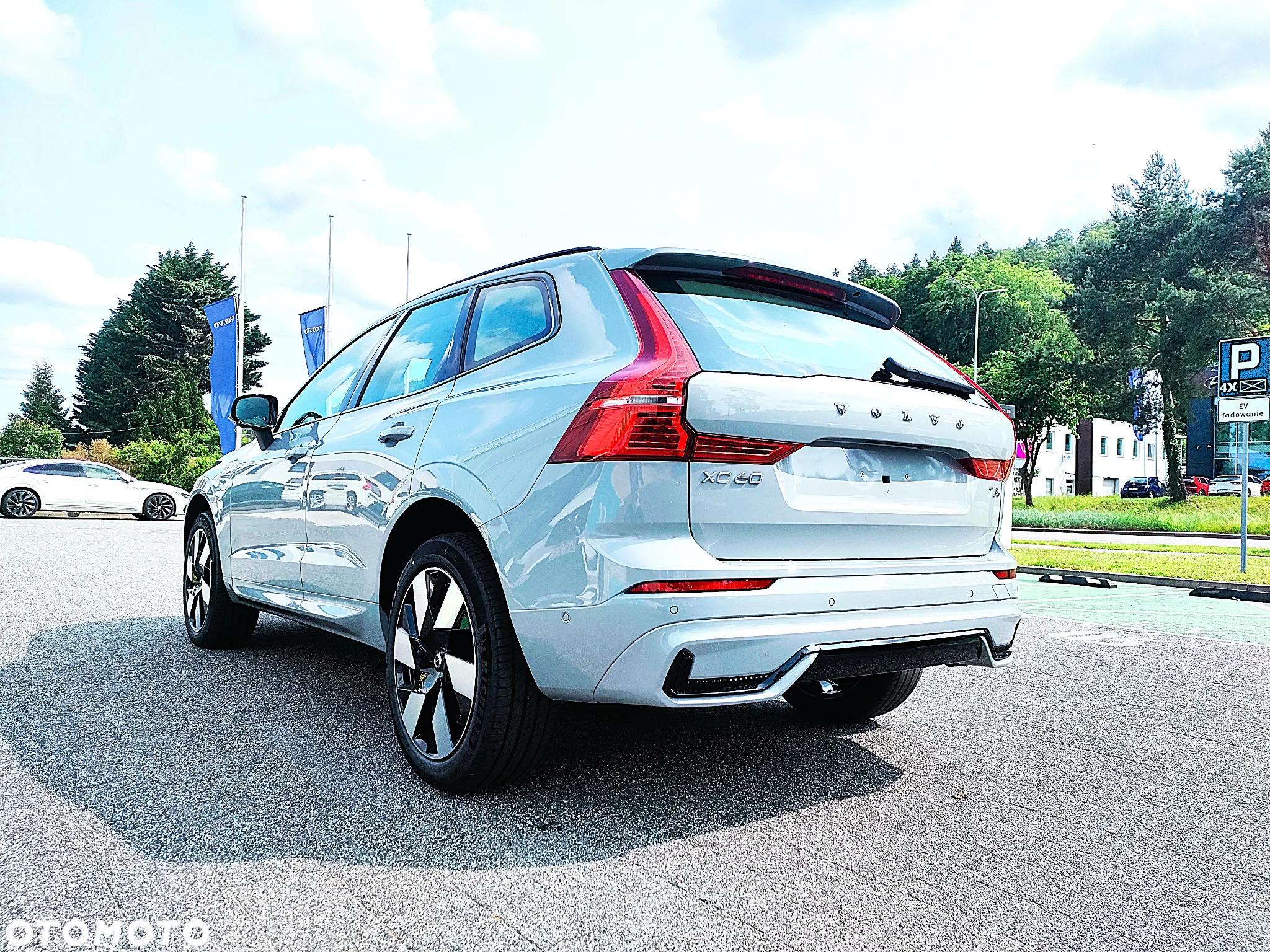 Volvo XC 60 T8 Plug-In Hybrid AWD Ultra Dark - 5