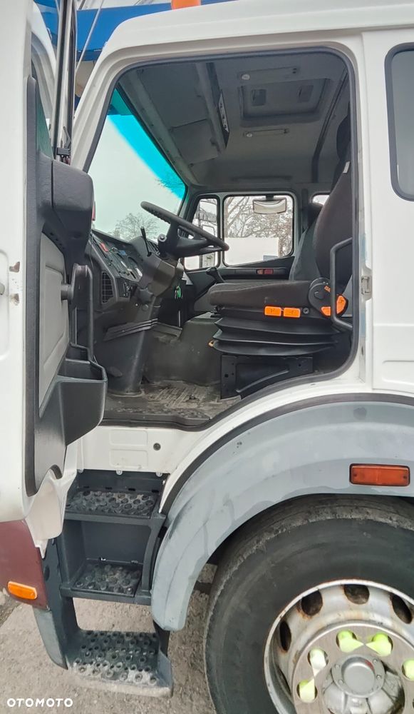 Mercedes-Benz 1827 - 14