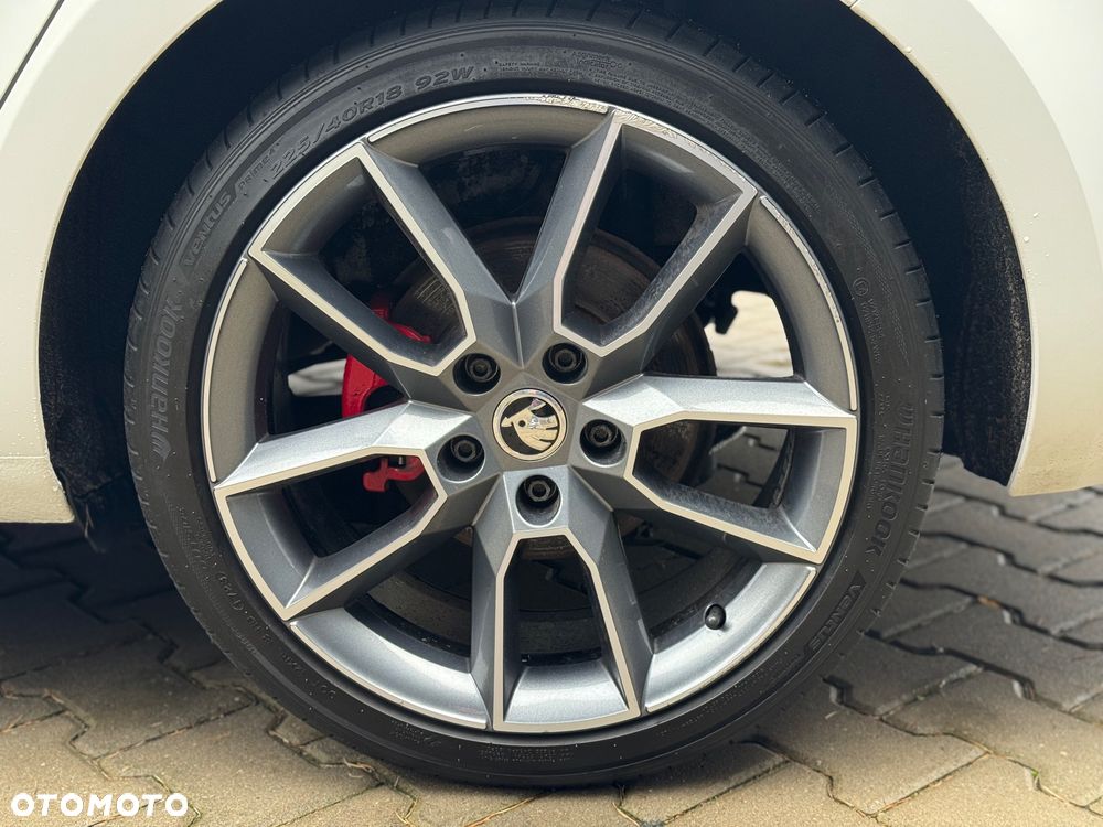 Skoda Octavia 2.0 TDI DSG RS - 32