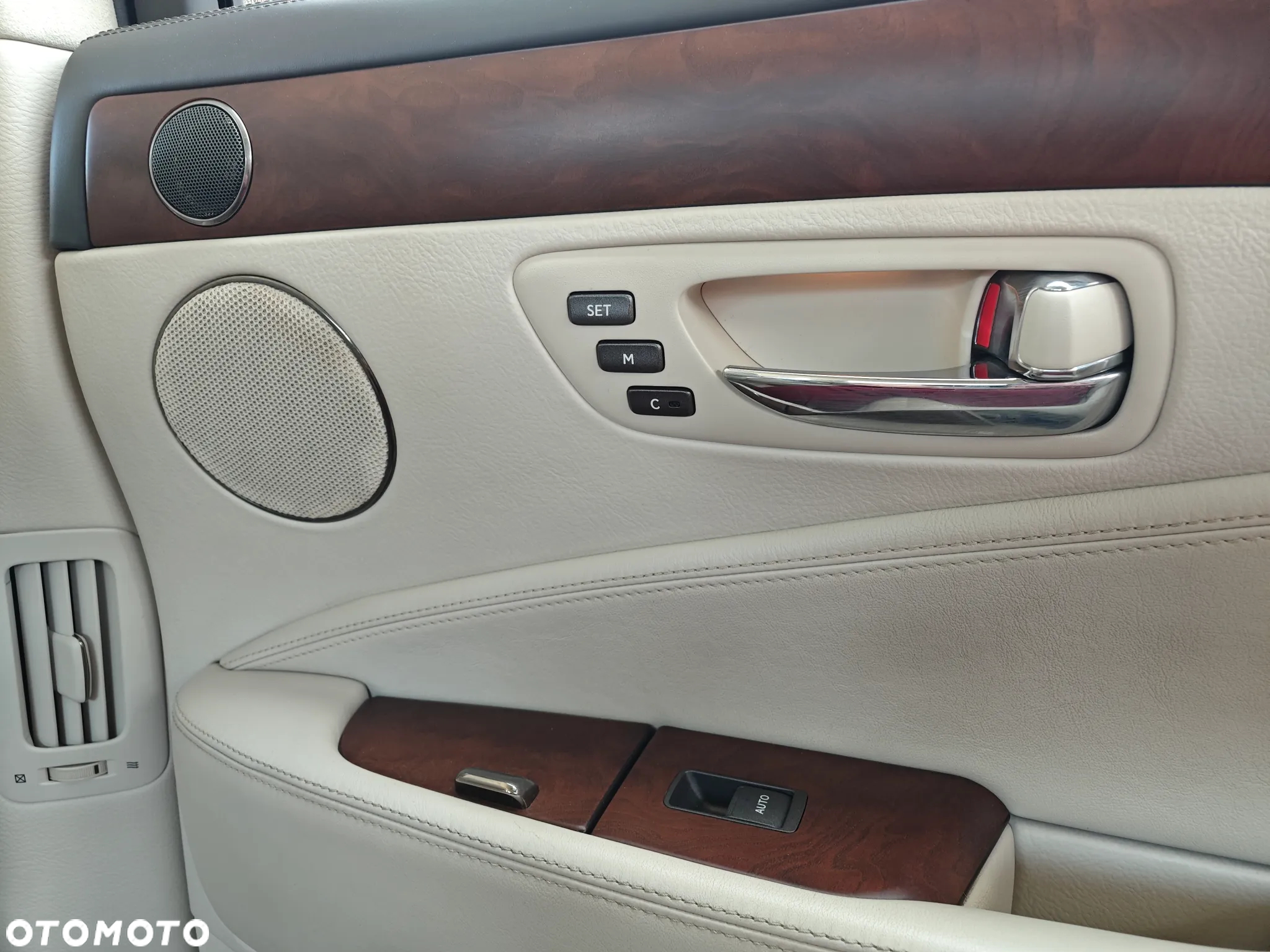 Lexus LS 600h L Superior - 25
