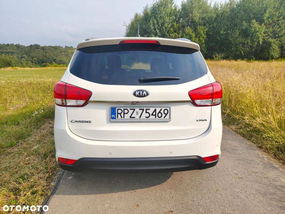 Kia Carens - 8