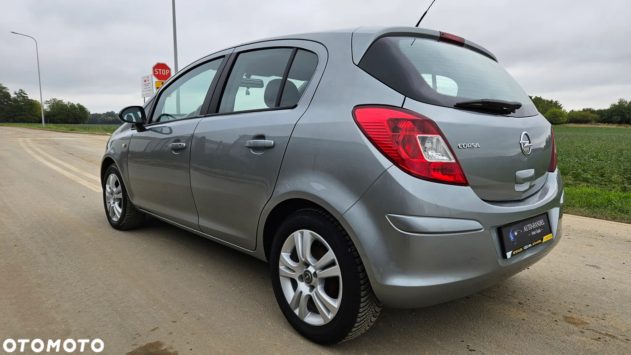 Opel Corsa 1.2 16V Cosmo - 8