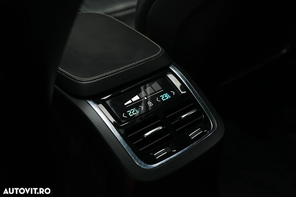 Volvo XC 90 T8 AWD Twin Engine Geartronic RDesign - 32