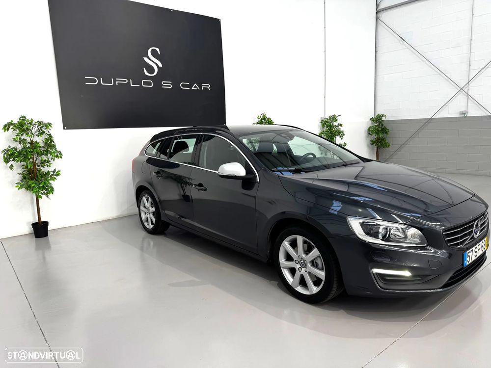 Volvo V60 2.0 D3 Momentum - 4