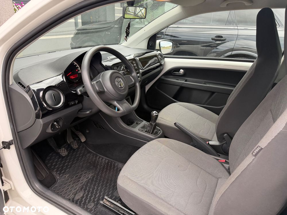 Volkswagen up! United - 13