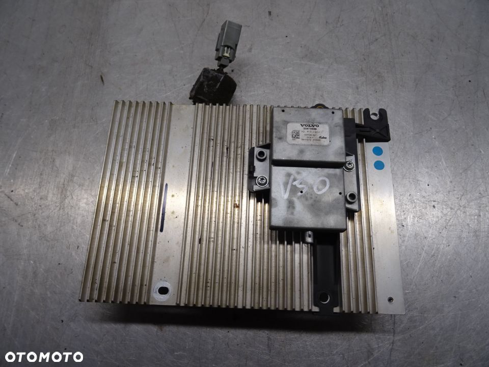 VOLVO V50 KOMBI 04-06 WZMACNIACZ RADIOWY 30679886 - 1