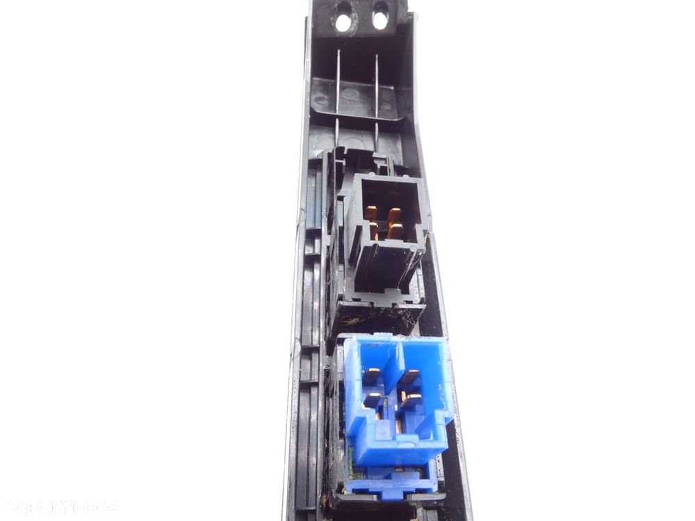 Przełączniki grzania foteli panel rhdvb005 nissan patrol gr y61 3.0 di - 5