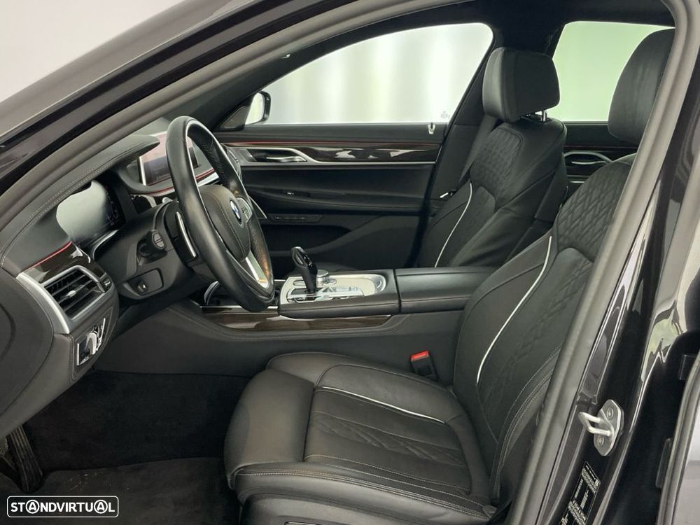 BMW 745 e iPerformance Pack M Auto - 11