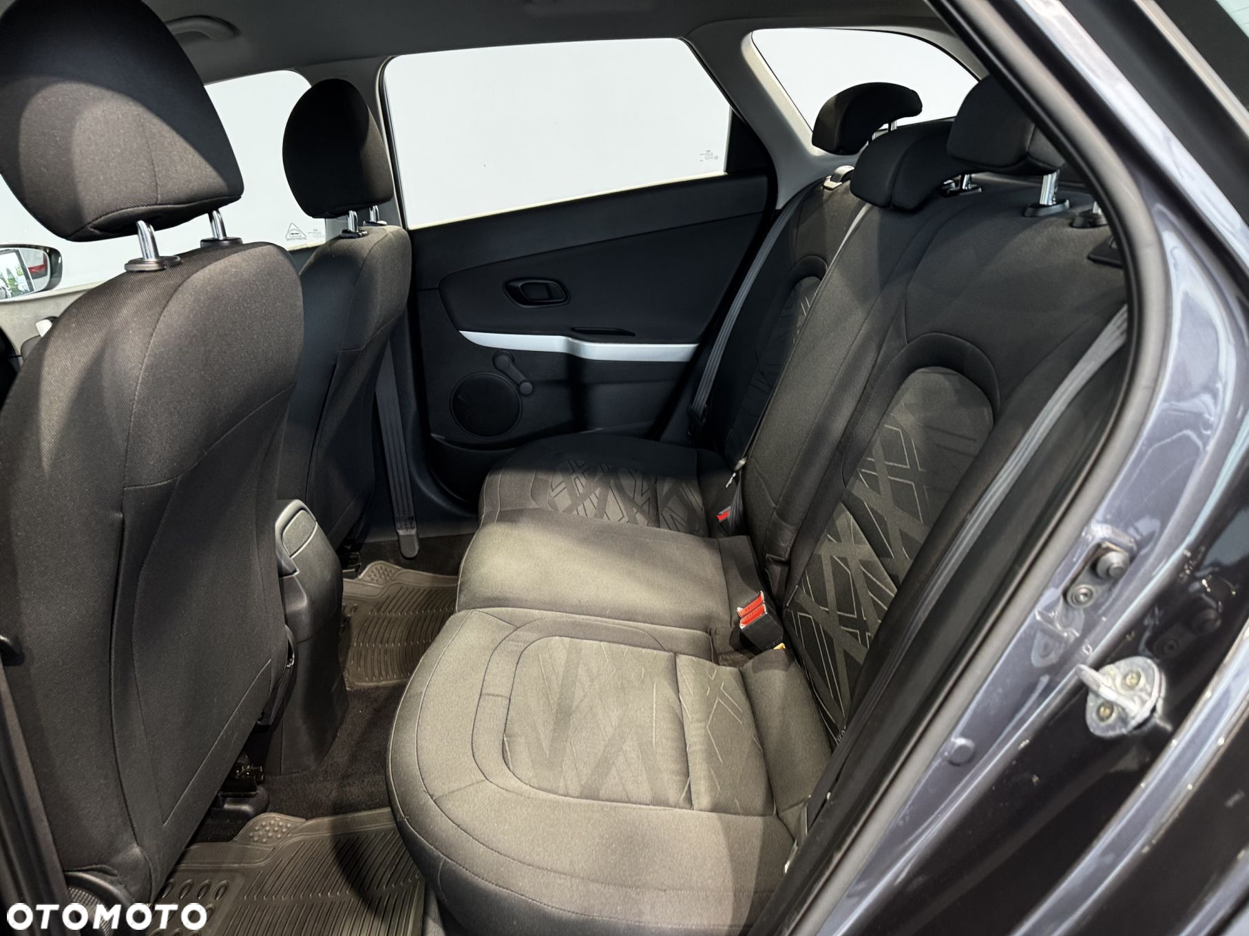 Kia Ceed - 12