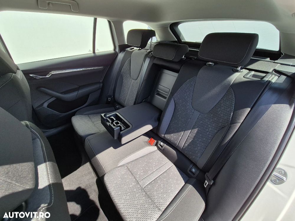 Skoda Octavia Combi 2.0 TDI DSG Style - 12