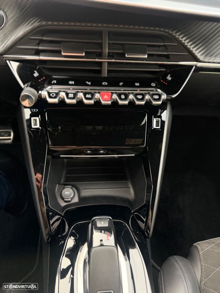 Peugeot 2008 PureTech 130 EAT8 GT Pack - 33