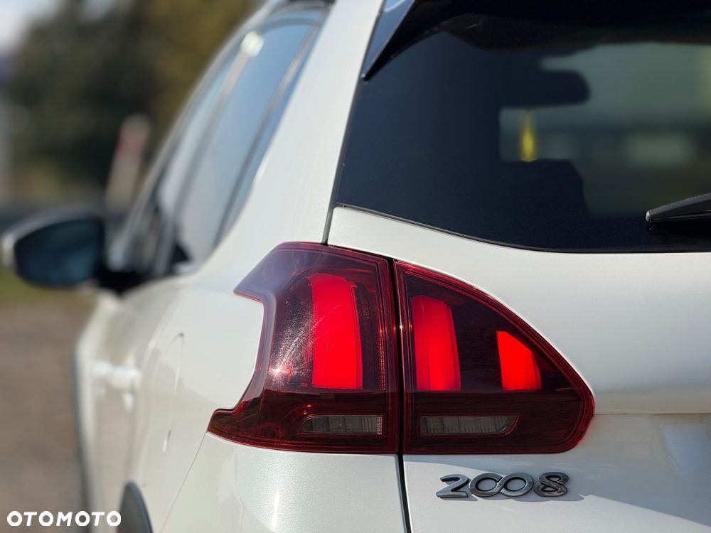 Peugeot 2008 1.2 Pure Tech GPF Allure S&S EAT6 - 18