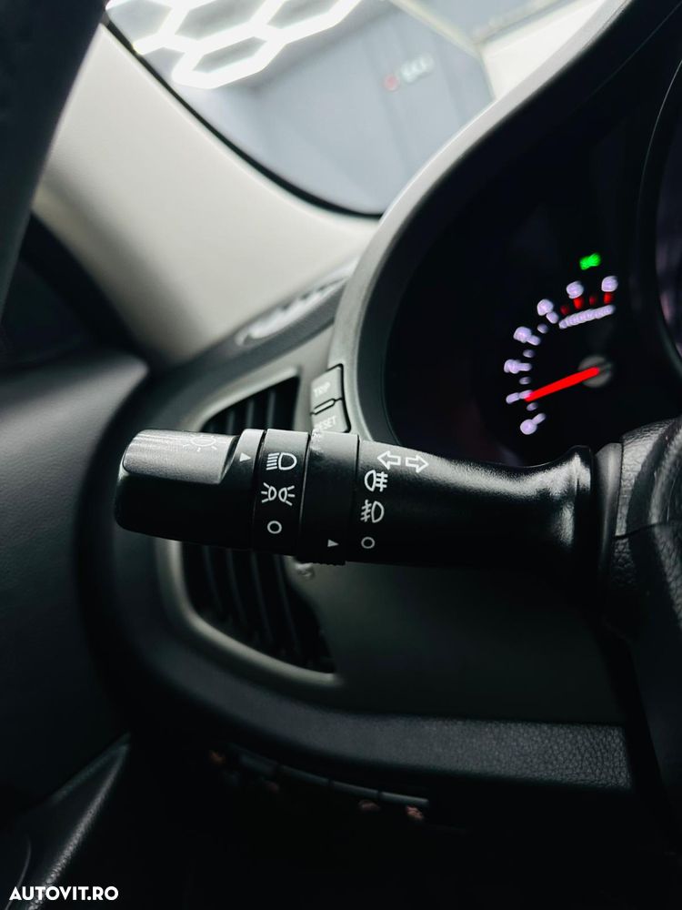 Kia Sportage 1.7 CRDI 2WD Spirit - 25