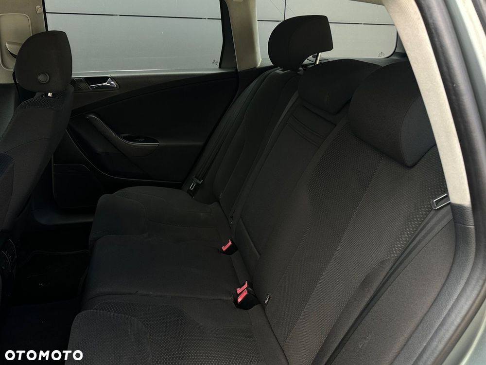 Volkswagen Passat - 9