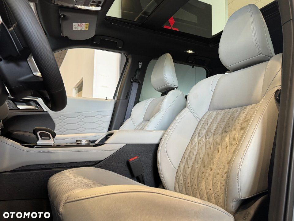 Mitsubishi Outlander - 9