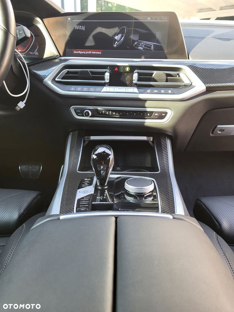 BMW X5 M M50i - 10