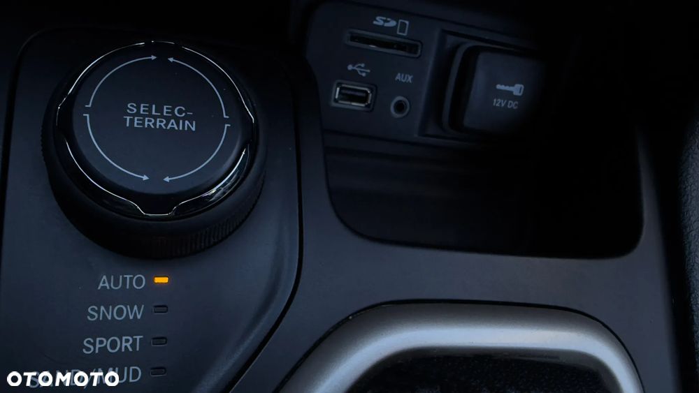 Jeep Cherokee - 30