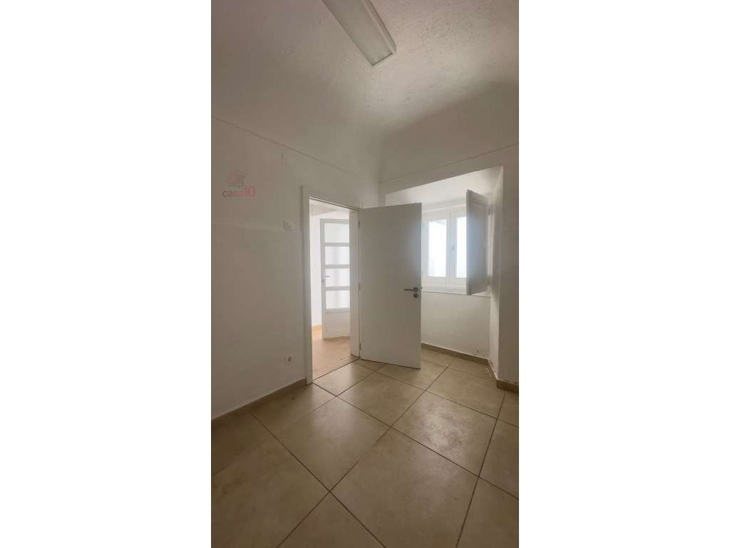 Andar de prédio T3 para arrendamento - rés-do-chão no centro de Évora - Grande imagem: 4/22