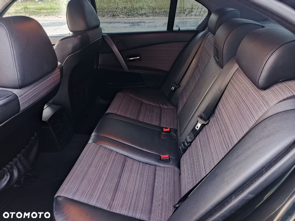 BMW Seria 5 523i - 10