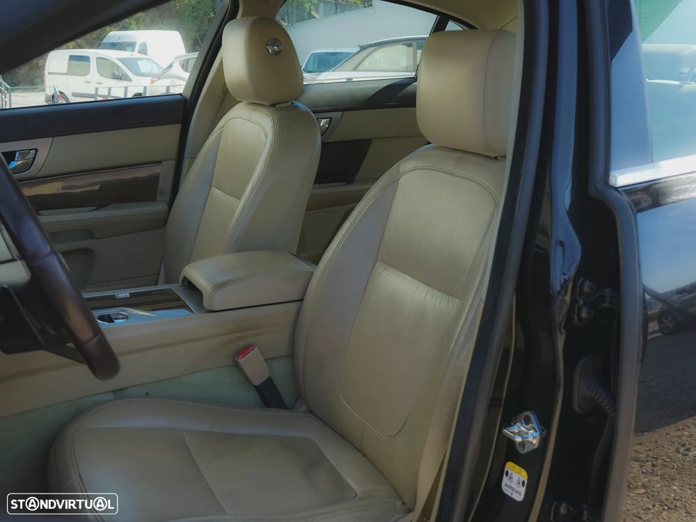 Jaguar XF 3.0 D V6 S Premium Luxury - 24