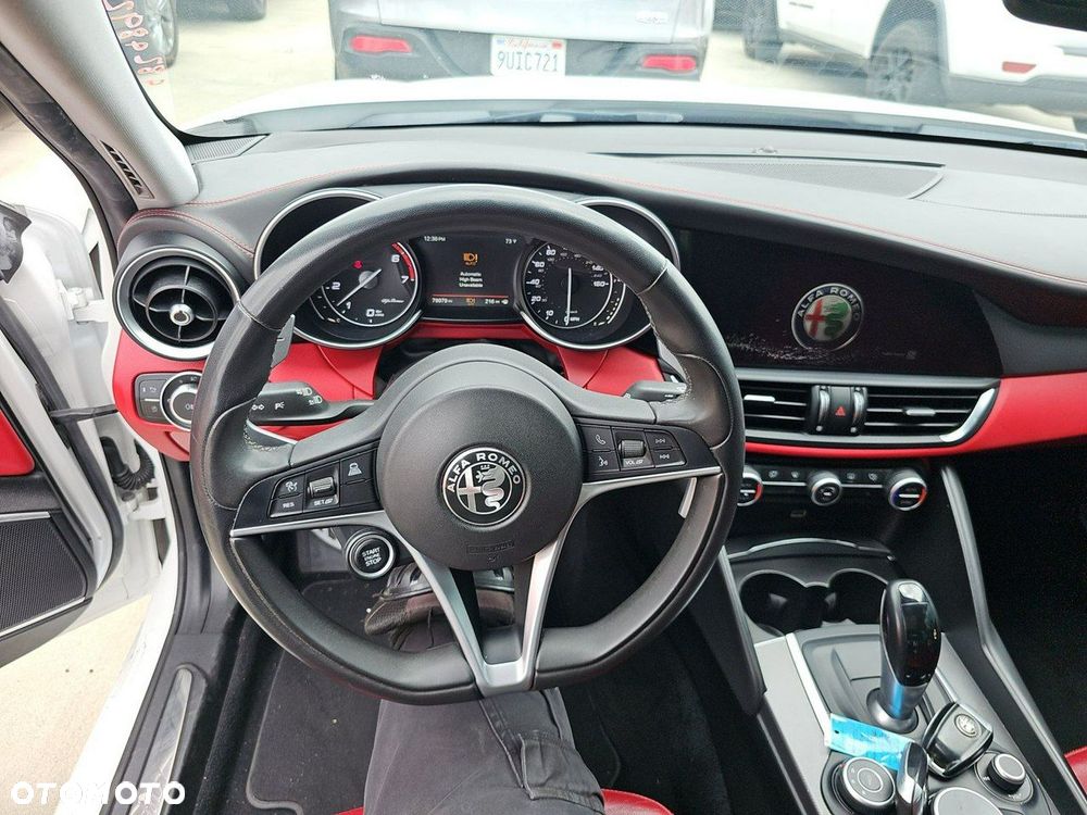 Alfa Romeo Giulia - 8