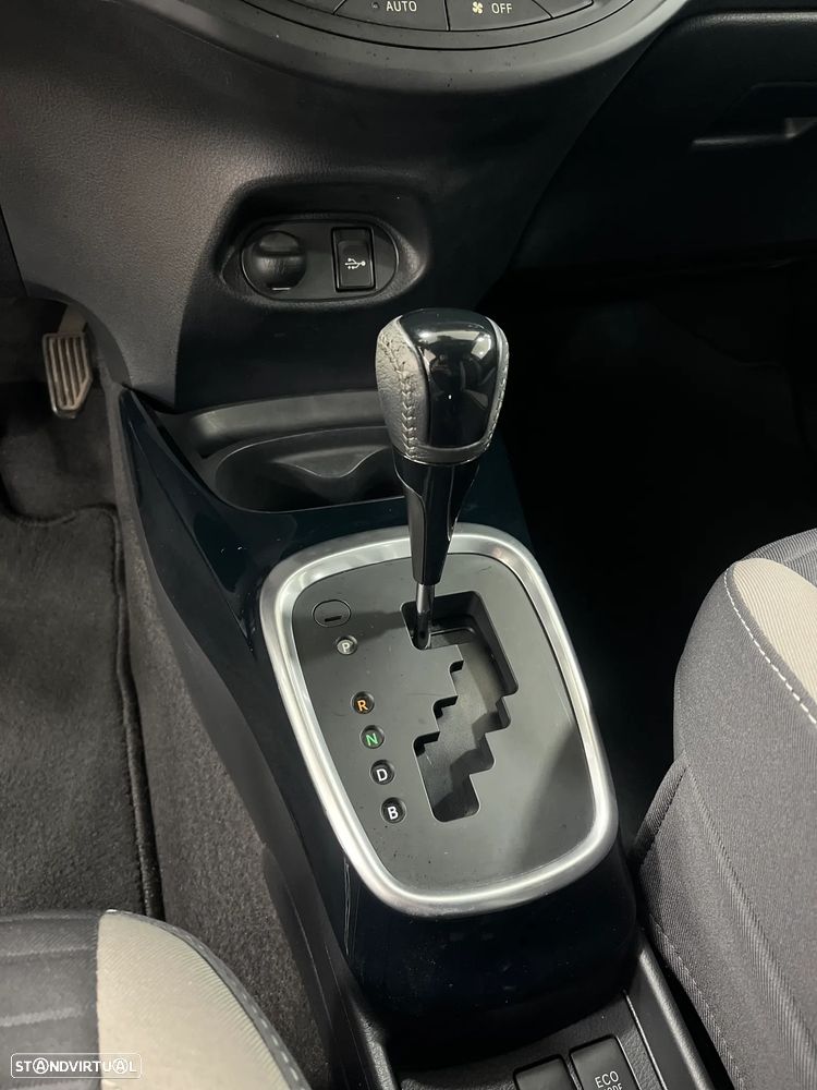 Toyota Yaris 1.5 HSD Exclusive - 11