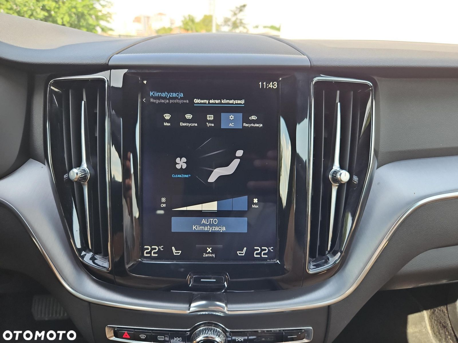 Volvo XC 60 B4 D AWD Momentum Pro - 17
