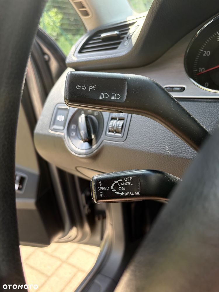 Volkswagen Passat 1.6 FSI Trendline - 13