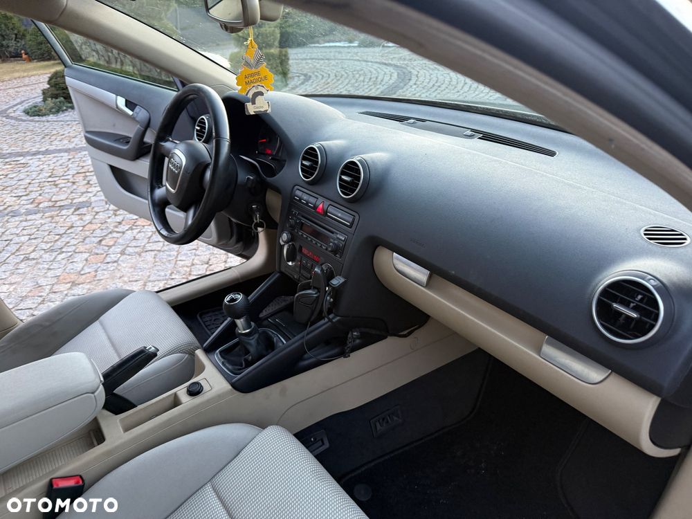 Audi A3 Sportback 1.6 Ambiente - 21