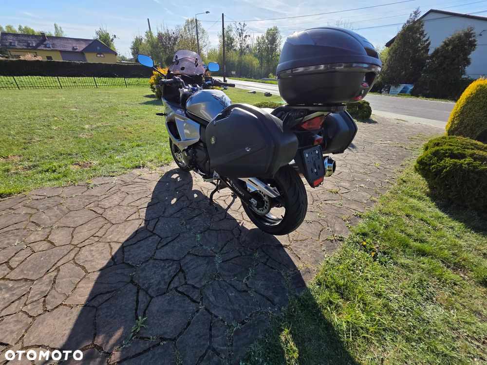 Suzuki GSX - 12