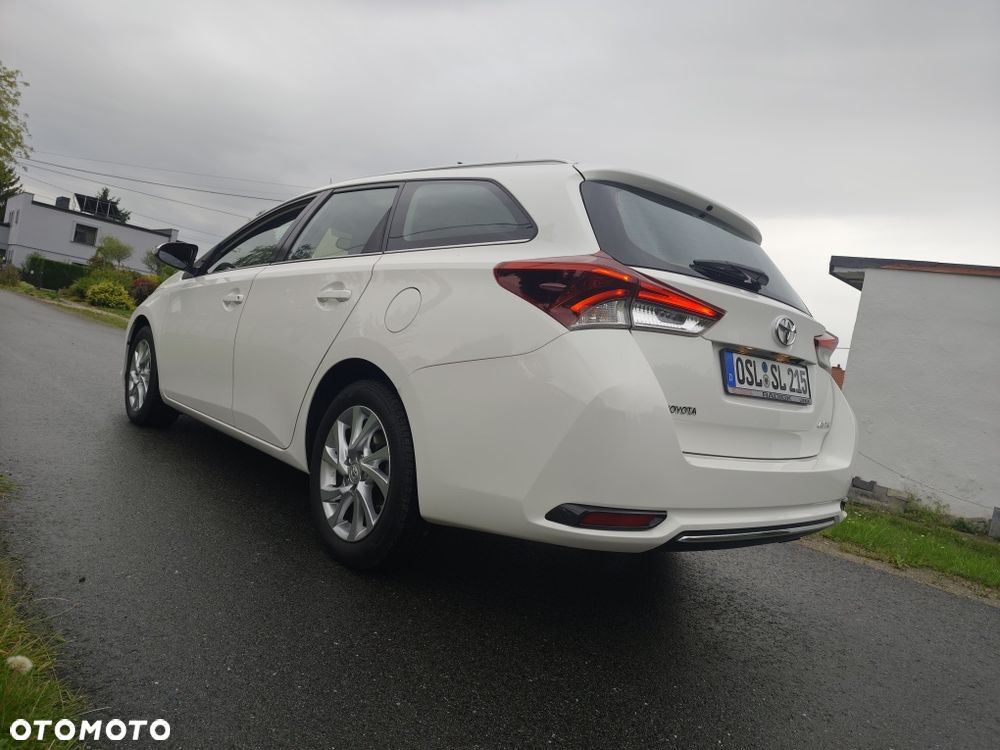 Toyota Auris - 4