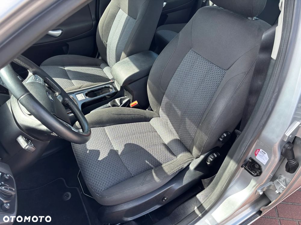 Ford Mondeo 2.0 Ghia - 11