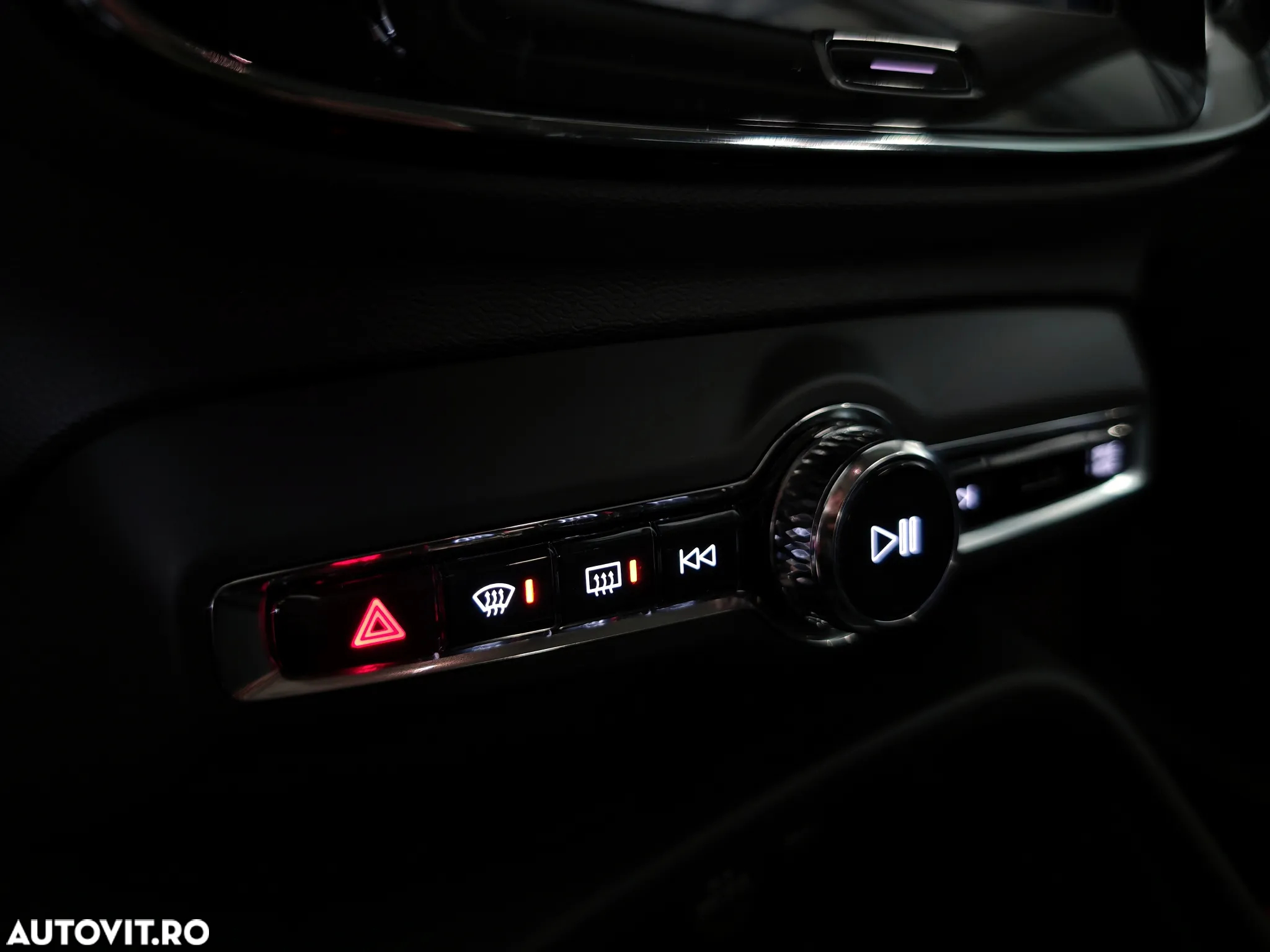 Volvo XC 40 T3 Geartronic Momentum Pro - 25