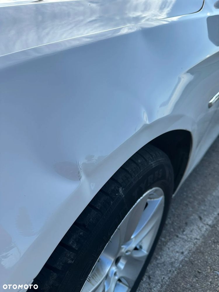 BMW Seria 5 528i xDrive - 17