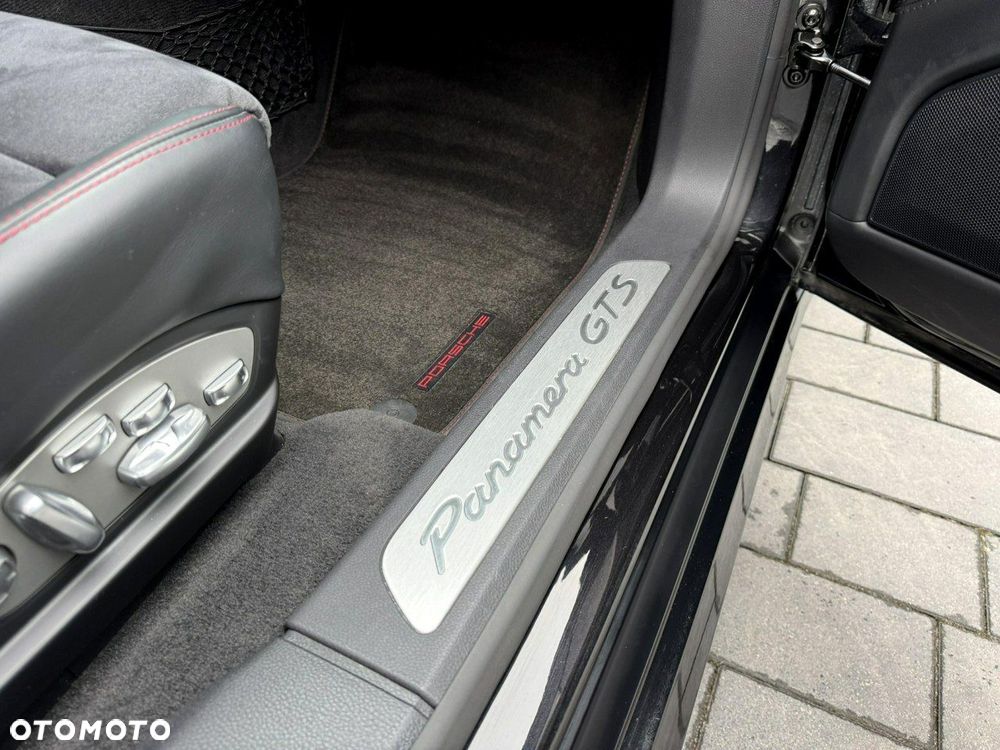 Porsche Panamera - 26