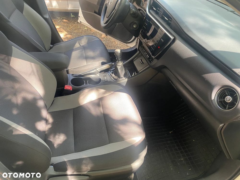 Toyota Auris - 11