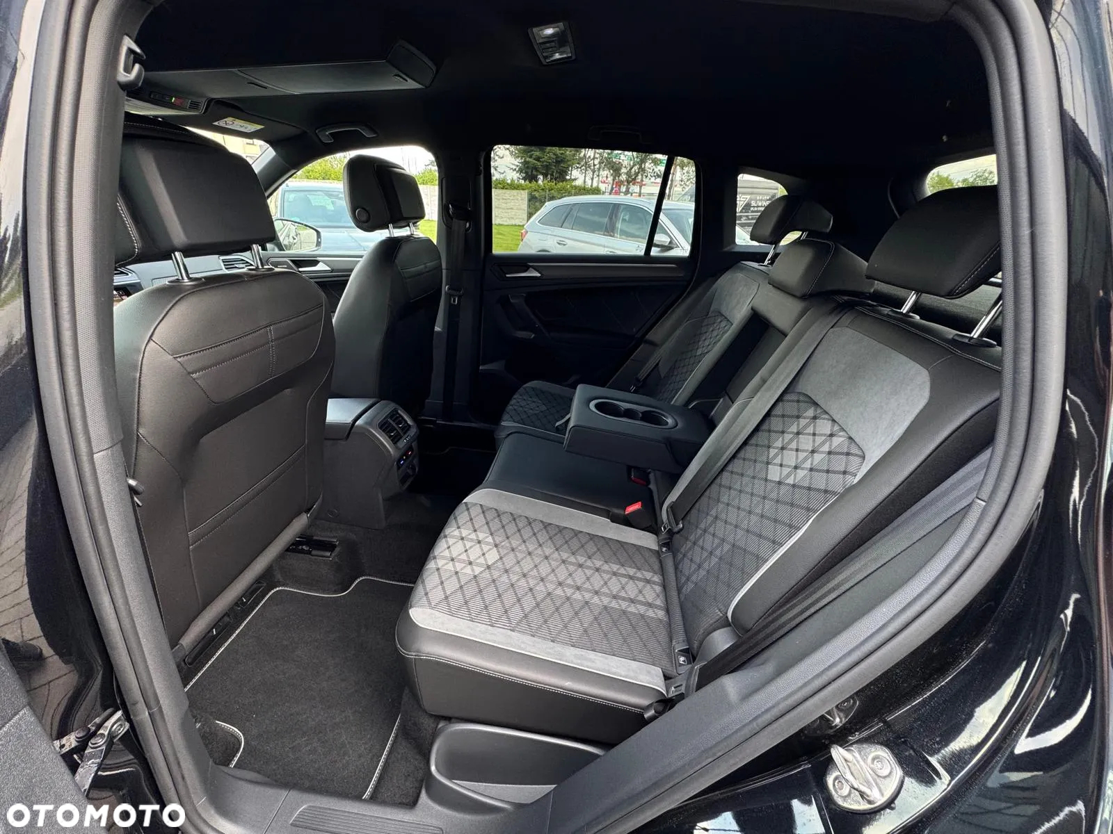 Volkswagen Tiguan 2.0 TDI SCR 4MOTION DSG R-Line - 26