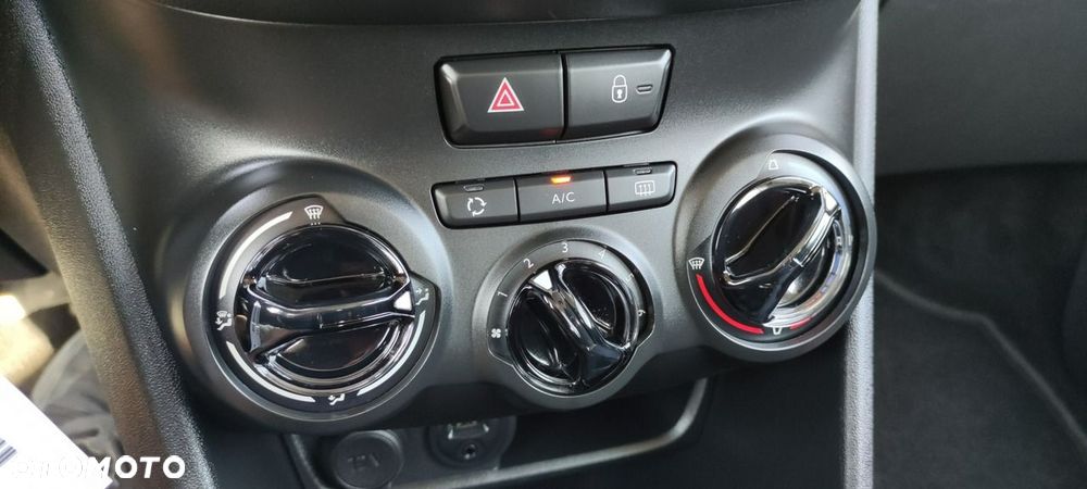 Peugeot 208 - 30