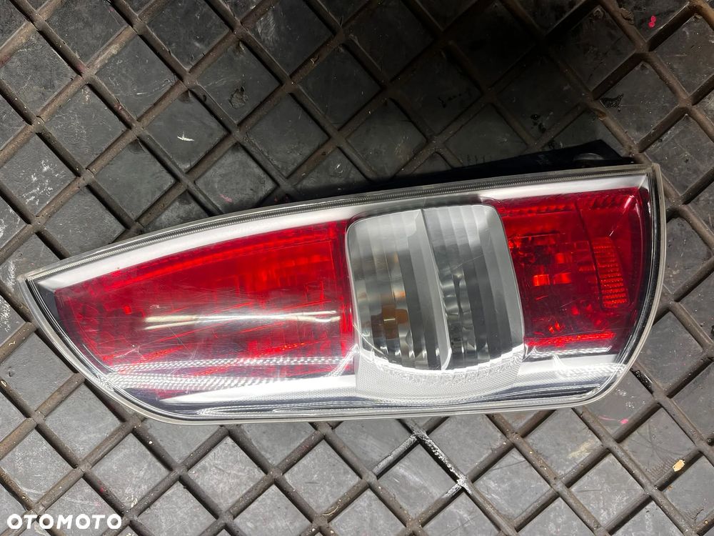 lampa lewy tył DAIHATSU SIRION II LIFT 220-51763 EUROPA POSIADAM 2 SZT - 1