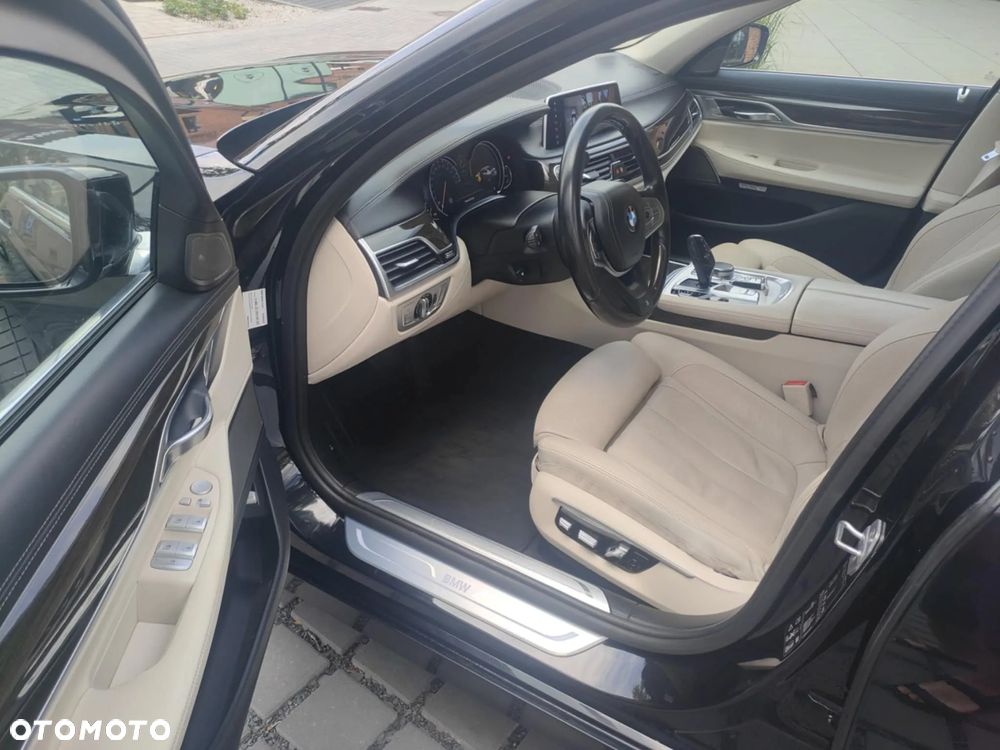 BMW Seria 7 730d xDrive - 23