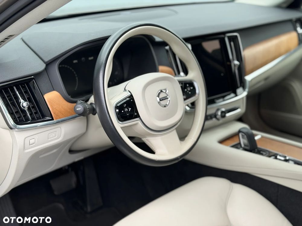 Volvo V90 D5 AWD Momentum Pro - 11