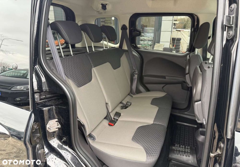 Ford Tourneo Courier - 22