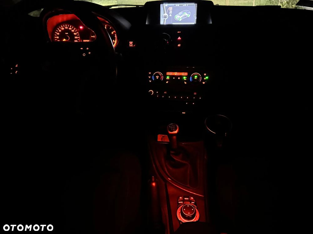 BMW Seria 1 118d DPF - 11