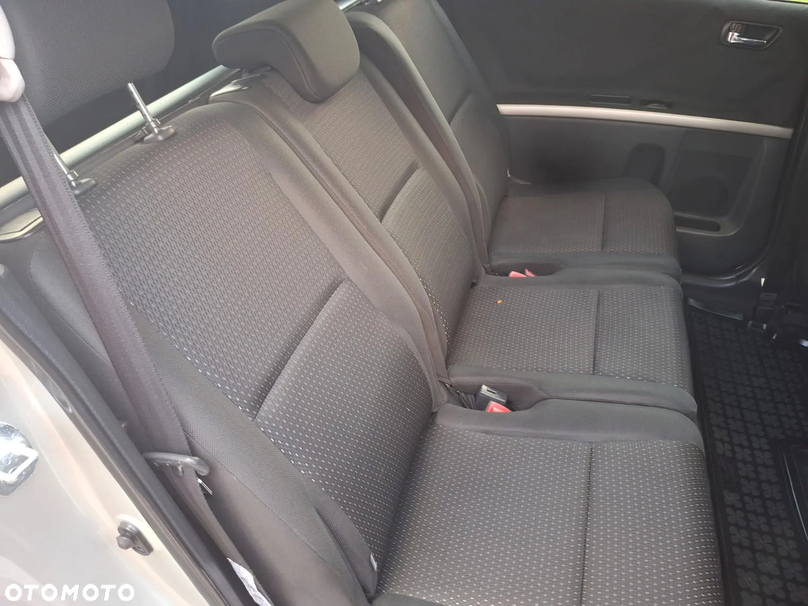Toyota Corolla Verso 1.8 Premium + - 13