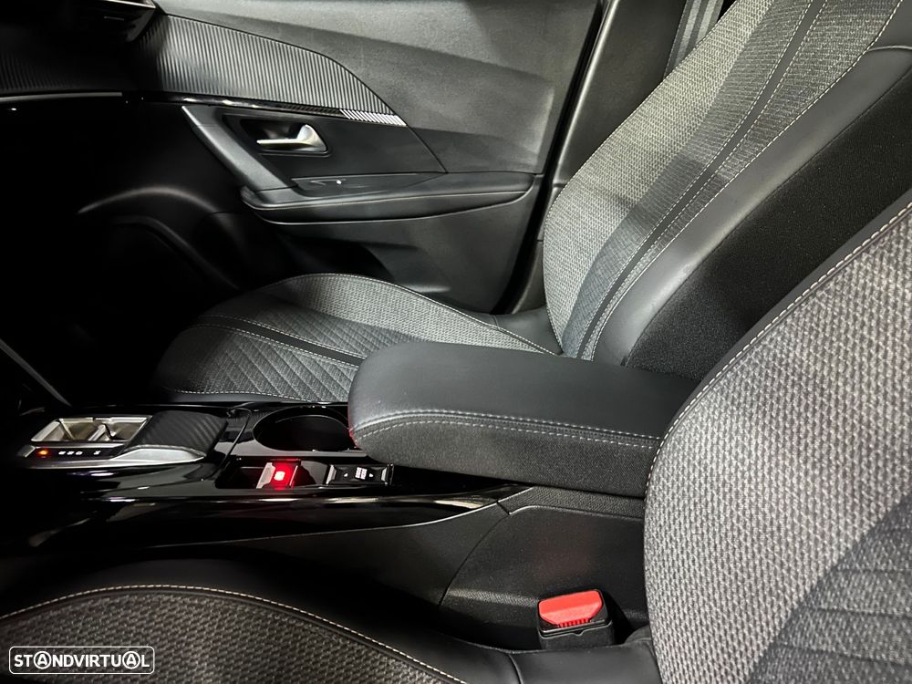 Peugeot 2008 1.2 Hybrid Allure e-DCS6 - 8
