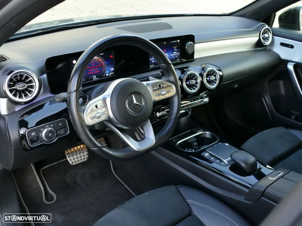 Mercedes-Benz A 250 Limousine e AMG Line - 24